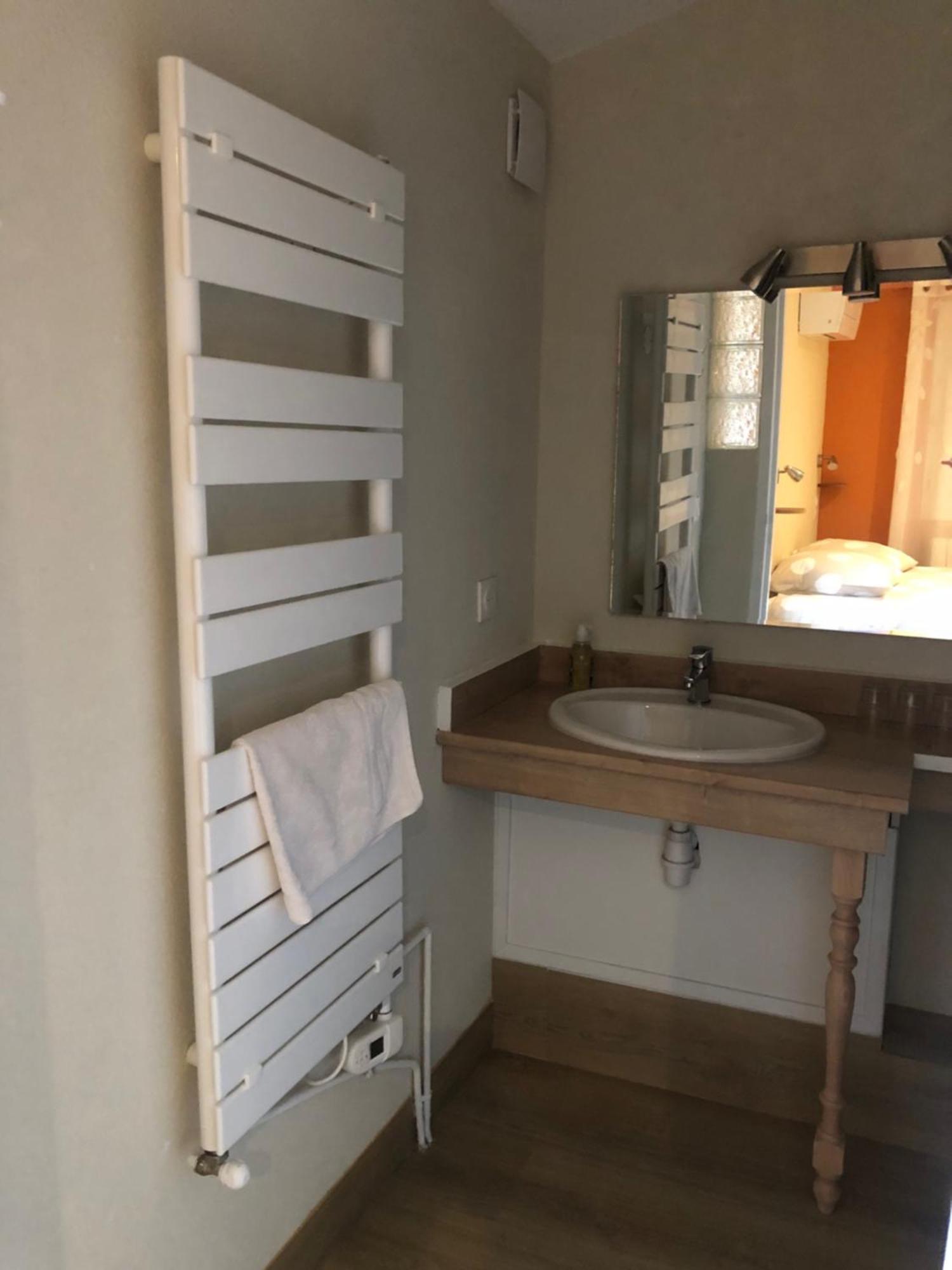 Auberge De La Vallee Saint-Jean-de-Bueges Экстерьер фото